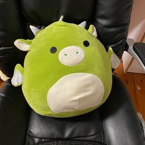 DESMOND SQUISHMALLOW